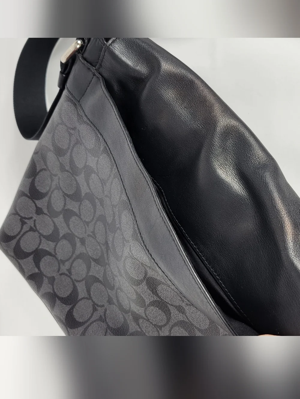 Coach Men’s Black Signature Crossbody Messenger Bag #822